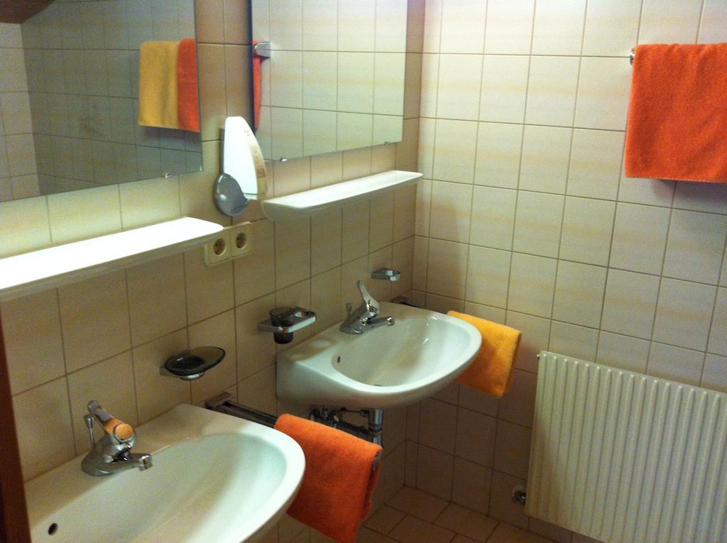 Hotel Garni Pfandl Neustift im Stubaital Zimmer foto
