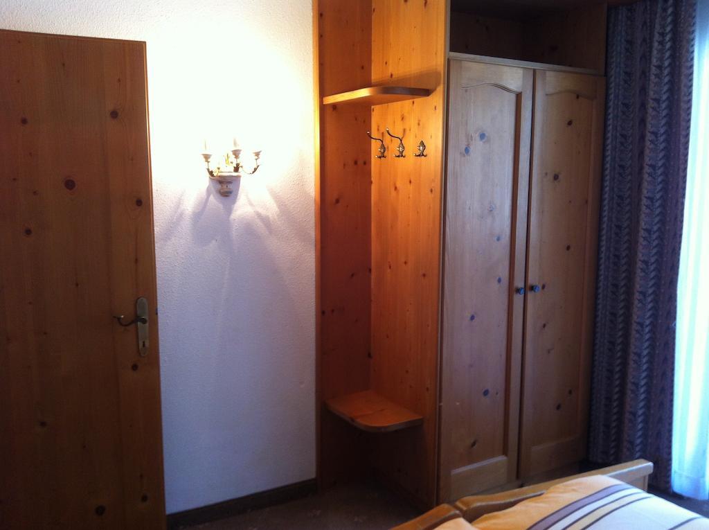 Hotel Garni Pfandl Neustift im Stubaital Zimmer foto