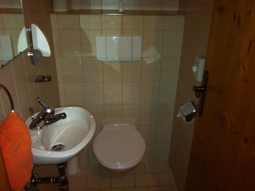 Hotel Garni Pfandl Neustift im Stubaital Zimmer foto