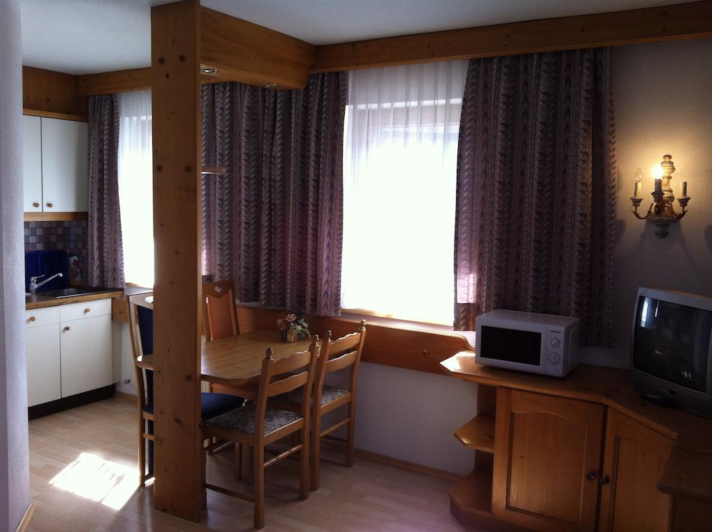 Hotel Garni Pfandl Neustift im Stubaital Zimmer foto