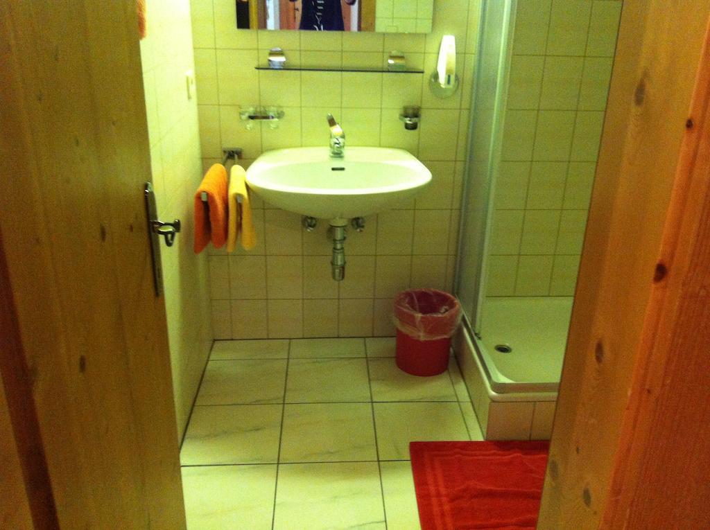 Hotel Garni Pfandl Neustift im Stubaital Zimmer foto