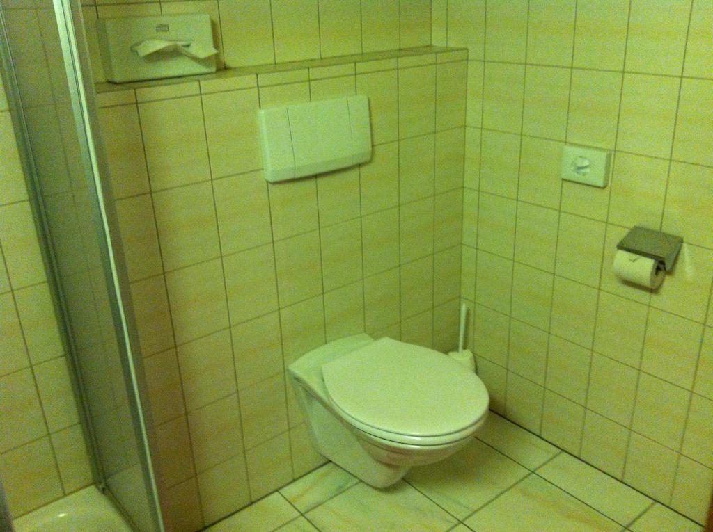 Hotel Garni Pfandl Neustift im Stubaital Zimmer foto