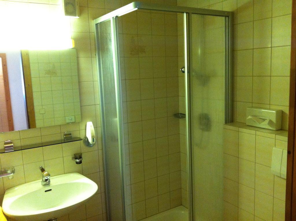 Hotel Garni Pfandl Neustift im Stubaital Zimmer foto